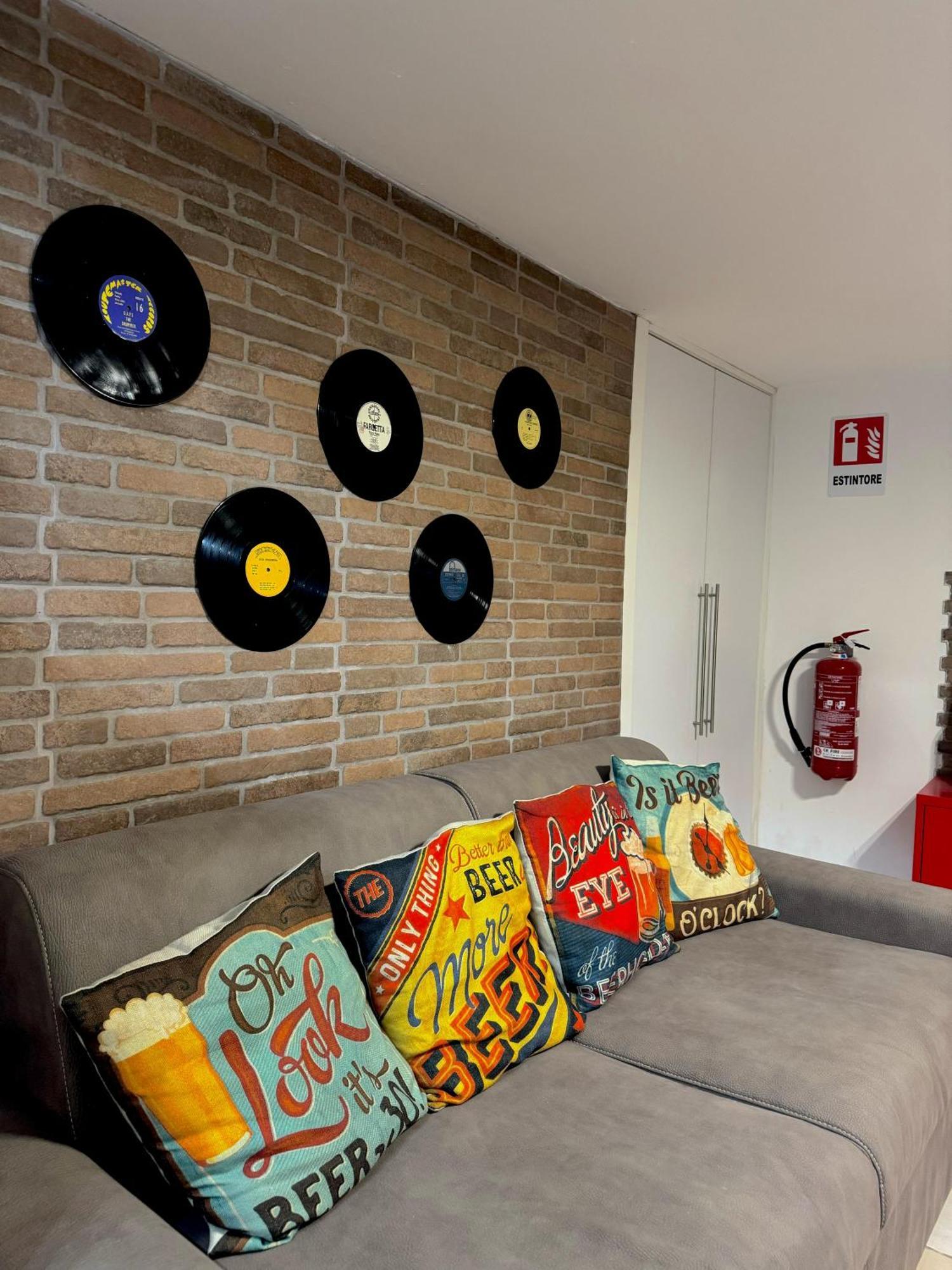 Апартаменты Frizzi & Lazzi House Неаполь Экстерьер фото